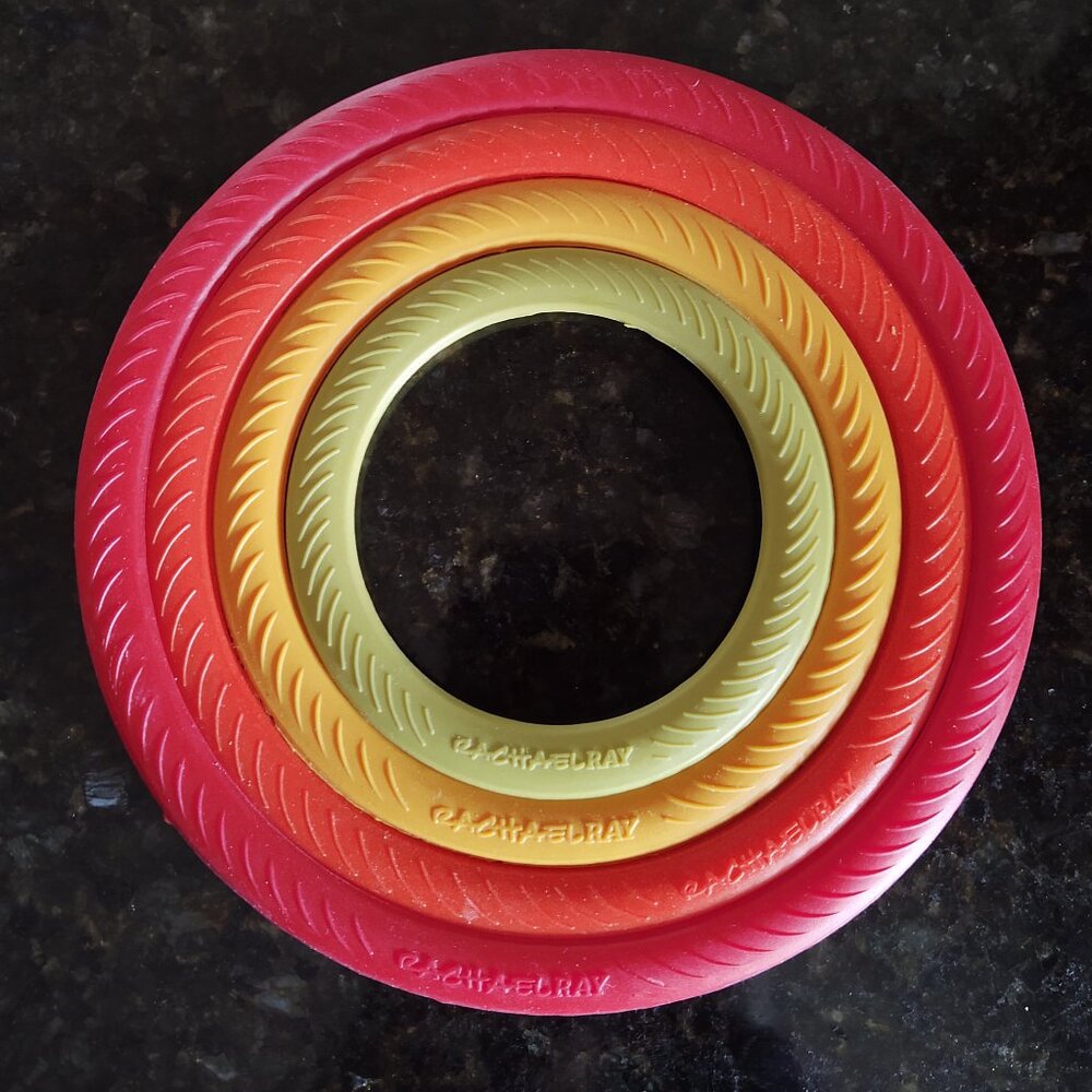 RACHAEL RAY FIESTA COLOR 4 SILICONE RING STACKABLE TRIVET SET